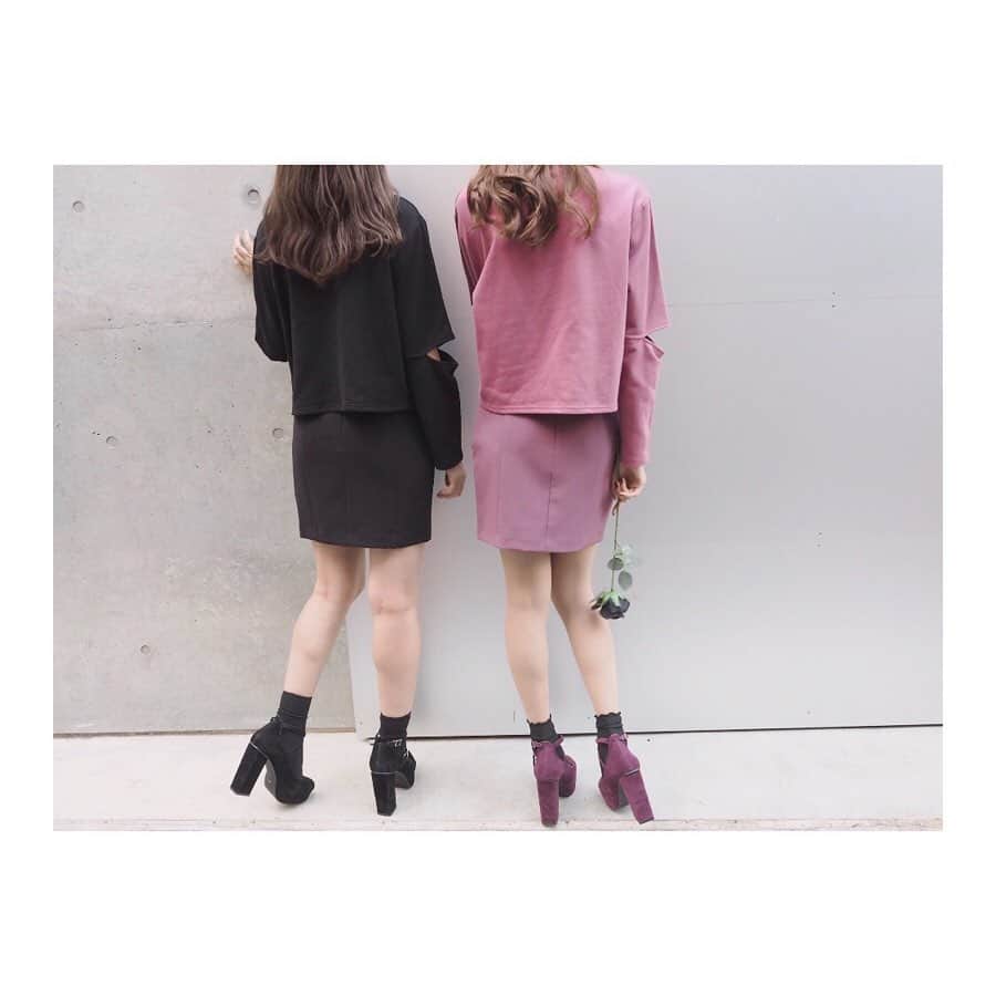 EATMEさんのインスタグラム写真 - (EATMEInstagram)「11.13 update... #EATME #NOVEMBER #NEW #ITEM #🌹 パンプス➡︎発売中 トップス、スカート➡︎11.15発売予定 ソックス➡︎参考商品 . TOP画面のURLからEATME WEB  STOREをCHECK💁🏻‍♀️ @eatme_japan . スラッシュスリーブグラフィックトップ（ #TOP ） ¥8,000（＋tax） COLOR🎨:PPL.BLK.BLU SIZE📐:FREE . エンブロイダリータイトスカート（ #SKIRT ） ¥9,000（＋tax） COLOR🎨:PPL.BLK.BLU SIZE📐:S.M . クロスストラップパンプス（ #PUMPS ） ¥13,000（+tax） COLOR🎨:BLK.PPL.BLU SIZE📐:S（22.5cm) M（23.5cm）、L（24.5cm） . #EATME_LINKCODE #eatmejapan #イートミー #fetishmode #2019aweatme #VINTAGEAFTERNOONTEA #益若つばさ #tsubasamasuwaka #fashion #japan #tokyo #harajuku #osaka #umeda #原宿 #大阪 #梅田エスト #instagood #like4like」11月13日 19時43分 - eatme_japan