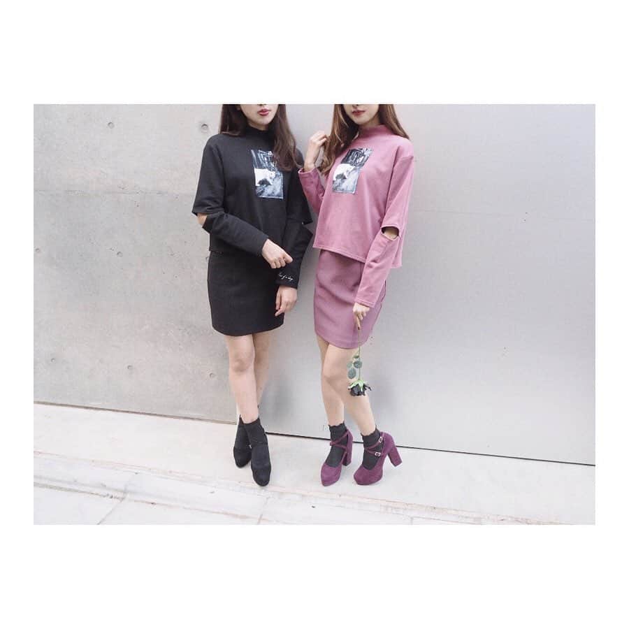 のインスタグラム：「11.13 update... #EATME #NOVEMBER #NEW #ITEM #🌹 パンプス➡︎発売中 トップス、スカート➡︎11.15発売予定 ソックス➡︎参考商品 . TOP画面のURLからEATME WEB  STOREをCHECK💁🏻‍♀️ @eatme_japan . スラッシュスリーブグラフィックトップ（ #TOP ） ¥8,000（＋tax） COLOR🎨:PPL.BLK.BLU SIZE📐:FREE . エンブロイダリータイトスカート（ #SKIRT ） ¥9,000（＋tax） COLOR🎨:PPL.BLK.BLU SIZE📐:S.M . クロスストラップパンプス（ #PUMPS ） ¥13,000（+tax） COLOR🎨:BLK.PPL.BLU SIZE📐:S（22.5cm) M（23.5cm）、L（24.5cm） . #EATME_LINKCODE #eatmejapan #イートミー #fetishmode #2019aweatme #VINTAGEAFTERNOONTEA #益若つばさ #tsubasamasuwaka #fashion #japan #tokyo #harajuku #osaka #umeda #原宿 #大阪 #梅田エスト #instagood #like4like」
