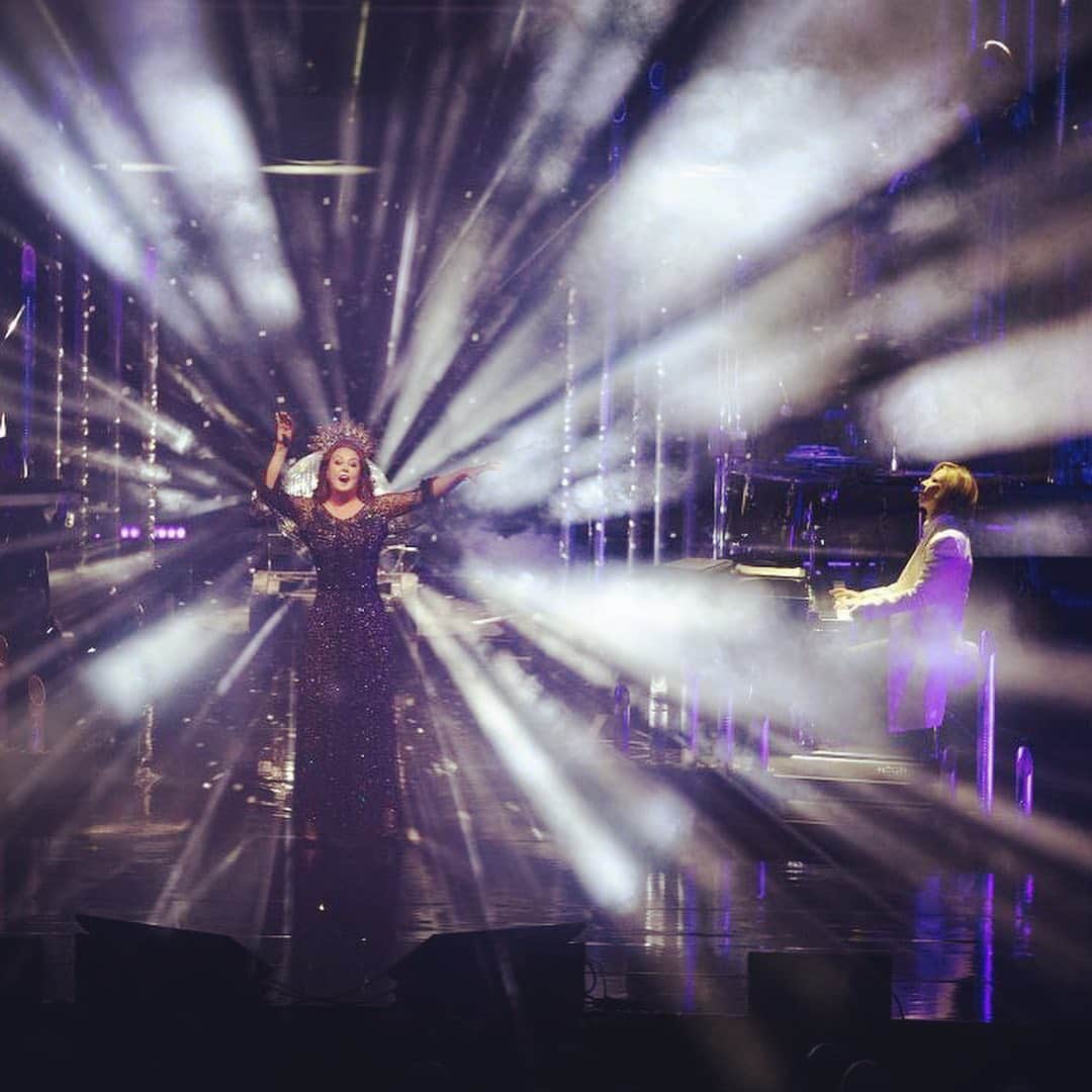 YOSHIKIさんのインスタグラム写真 - (YOSHIKIInstagram)「In London!  Nov 11th. #SarahBrightman #Yoshiki #RoyalAlbertHall #Miracle」11月13日 19時39分 - yoshikiofficial