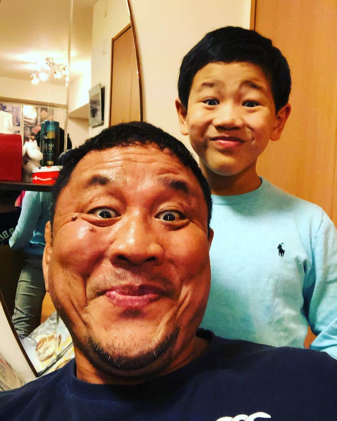 永田裕志さんのインスタグラム写真 - (永田裕志Instagram)「やることなすこと私に似てきたなぁ(笑)‼️ #永田裕志 #永田裕生 #新日本プロレス  #第三世代」11月13日 19時51分 - yuji_nagata