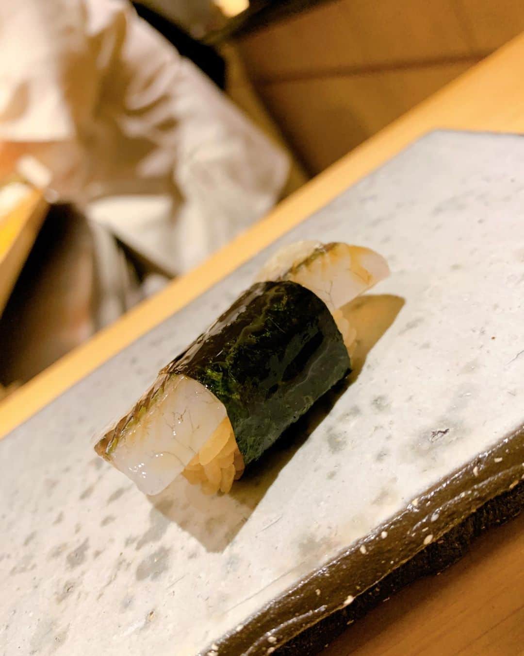 濱野りれさんのインスタグラム写真 - (濱野りれInstagram)「-— Sushi #Fujinaga I can fully feel the taste of autumn ❤︎ The art created by Mr.Fujinaga is something more than sushi. Something One and Only. I want to keep going as much as I can💋Thank you for the special time today. -— #鮓ふじなが  秋の味覚を存分に楽しめるお寿司😍 日本のご飯屋さんで本当に美味しいし芸術😹✨ ふじながさんのお鮨はどこのお寿司屋さんともかぶらない唯一無二の味でお寿司を超えてるお寿司だと思う🥺 一生通いたいくらき大好き❤️ 今日もオンリーワンの味と時間をありがとうございました😻💗 -— #rirelog#sushi#sushistagram#sushimania#sushilover#japanesefood#japanesefoodlover#tokyoeats#tokyogourmet#tokyojapan#eatlover#lovesushi #초밥#일식#일본여행 #美食#寿司#日本#和食#日本食 #麻布十番グルメ#六本木グルメ#予約困難店#お寿司#食べログ高評価」11月13日 19時58分 - riregram