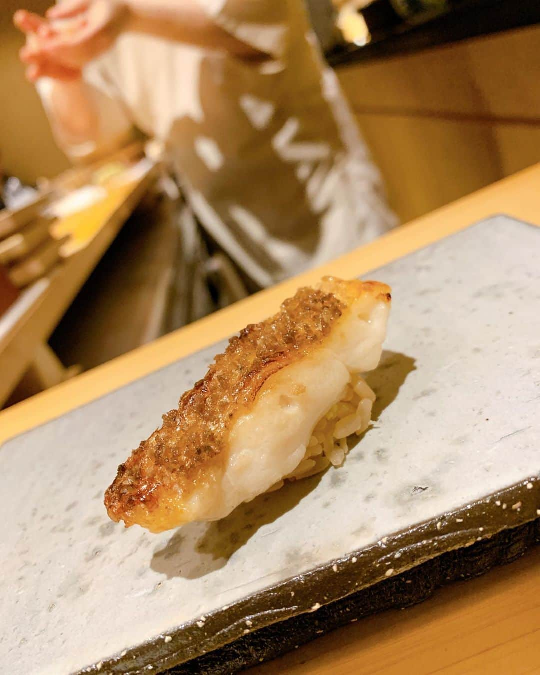 濱野りれさんのインスタグラム写真 - (濱野りれInstagram)「-— Sushi #Fujinaga I can fully feel the taste of autumn ❤︎ The art created by Mr.Fujinaga is something more than sushi. Something One and Only. I want to keep going as much as I can💋Thank you for the special time today. -— #鮓ふじなが  秋の味覚を存分に楽しめるお寿司😍 日本のご飯屋さんで本当に美味しいし芸術😹✨ ふじながさんのお鮨はどこのお寿司屋さんともかぶらない唯一無二の味でお寿司を超えてるお寿司だと思う🥺 一生通いたいくらき大好き❤️ 今日もオンリーワンの味と時間をありがとうございました😻💗 -— #rirelog#sushi#sushistagram#sushimania#sushilover#japanesefood#japanesefoodlover#tokyoeats#tokyogourmet#tokyojapan#eatlover#lovesushi #초밥#일식#일본여행 #美食#寿司#日本#和食#日本食 #麻布十番グルメ#六本木グルメ#予約困難店#お寿司#食べログ高評価」11月13日 19時58分 - riregram