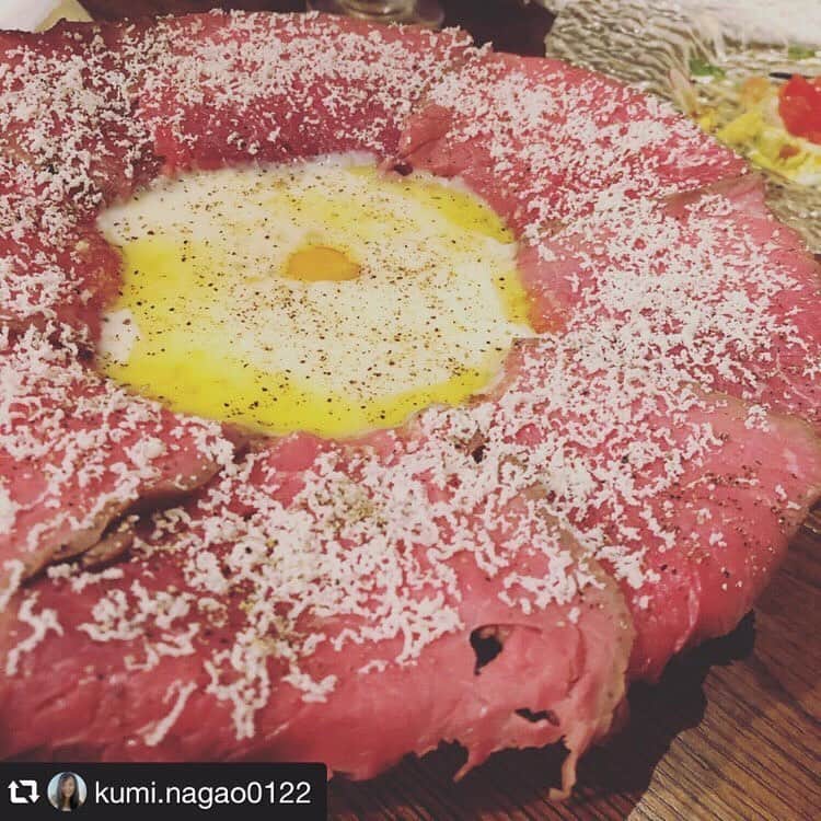 のインスタグラム：「こんばんは！PITTAVERN栄店です！  @kumi.nagao0122 様の投稿をリポストさせていただきます！  当店人気の肉ボナーラ！ 今の時期は皆さん温かいソースをお選び下さいます☺️ 卵をソースに落とすワクワクと、卵黄を崩すドキドキも味わえます💓  皆さんも是非当店で肉ボナーラ食べていってくださいね！  @kumi.nagao0122 様、ご来店と素敵な投稿ありがとうございました！  本日も皆様のご来店お待ちしております♪」