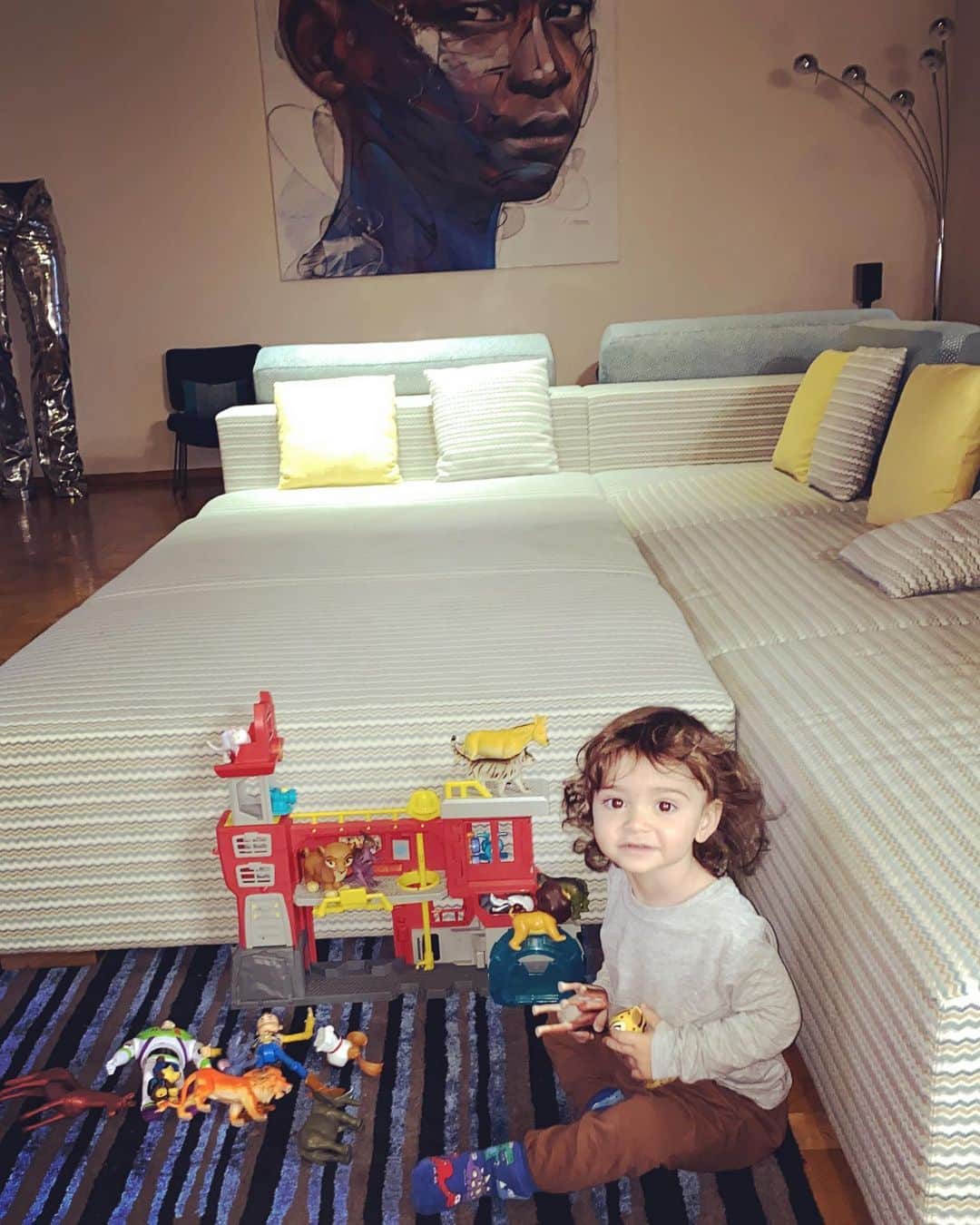 ハビエル・パストーレのインスタグラム：「Mis tardes en casa ! Con el 👑」