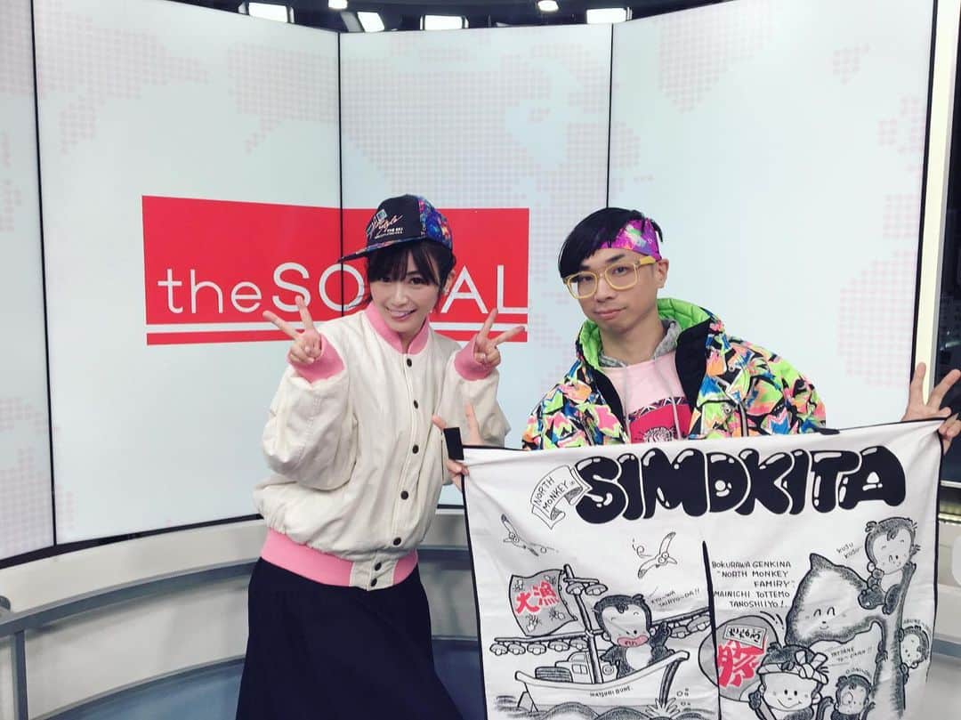 榎本麗美さんのインスタグラム写真 - (榎本麗美Instagram)「💫 今週の ＃thesocial ゲストは、 「 ファンシー絵みやげ 」研究家 #山下メロ さん！  丸文字とローマ字を使った日本語がNATSUKASHI〜！！ . メロさんのアドバイスでポーズしてみたよ〜ん📸 TANOSHII❣️ #だよ〜んは当時の流行りらしい笑 #ファンシー絵みやげ #80年代 #日テレ #若者は知らない人が多いファンシー絵みやげ」11月13日 20時11分 - enomotoremi