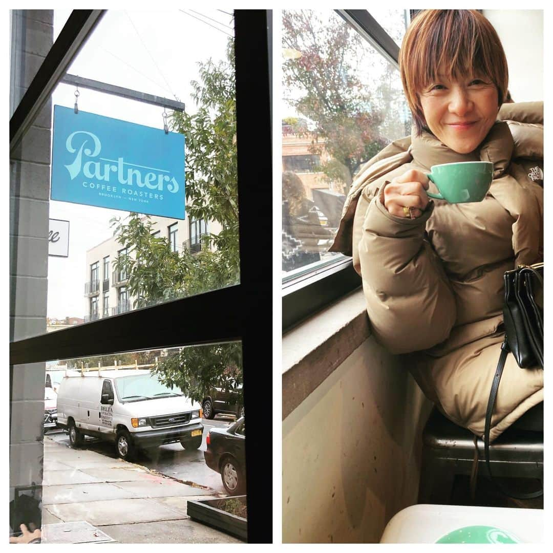 YUKI TAKESHIMAさんのインスタグラム写真 - (YUKI TAKESHIMAInstagram)「NY 新しい発見🇺🇸 ブルックリンが変わったと聞いていたけど… アートなホテルと周辺のカフェやゆったり過ごせるウィリアムズバーグの街が大好きになった💕 川越しに望むマンハッタンの夜景が美しい🗽 そう言えば今夜は、満月🌕 #williamsburg  #brooklyn  #マンハッタン夜景 #partnerscoffeeroasters」11月13日 20時06分 - yukimake