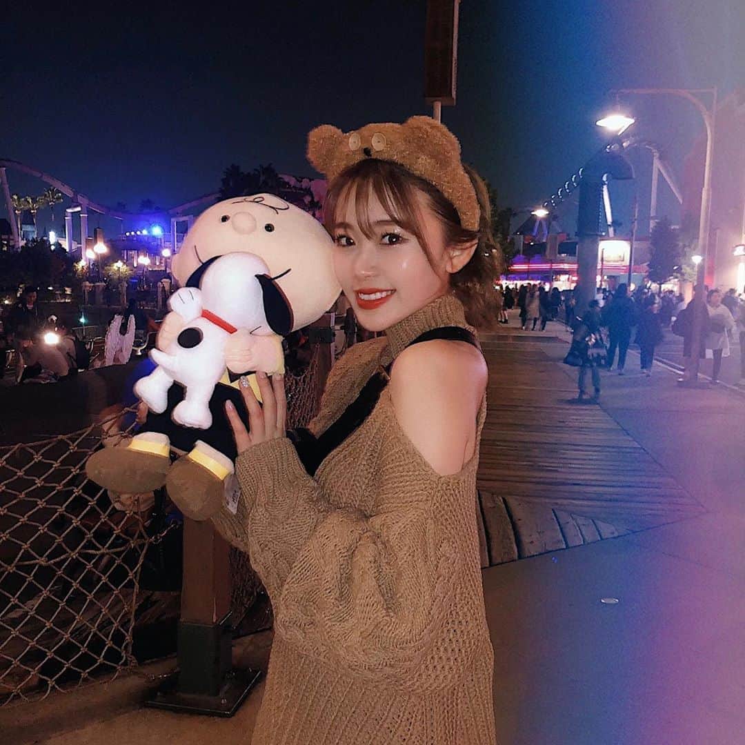 藤川沙弥のインスタグラム：「𖥧𖥧﻿ ﻿ ﻿ 久しぶりのUSJ🎪🎢﻿ 時差投稿だけど﻿ ハロウィンシーズン行けたよ🎃🧟‍♂️🧟‍♀️﻿ ﻿ ミニゲームでまさかの1番欲しかった﻿ チャーリーブラウン&スヌーピーが当たって﻿ テンションあがりました🥳笑﻿ ﻿ ﻿ ﻿」