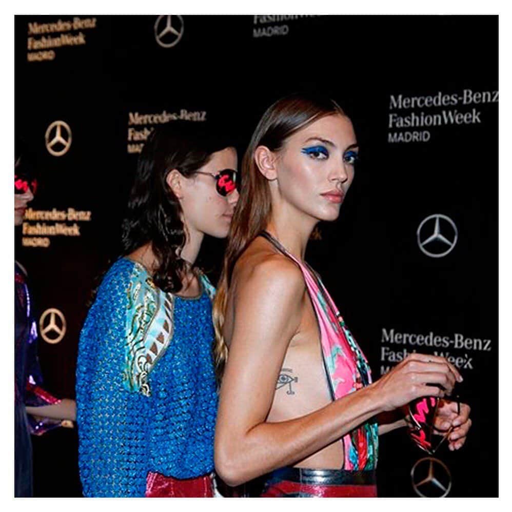 のインスタグラム：「The secret to catch everybody's eye? 🔮👁 Geometric shapes and bold colors.」