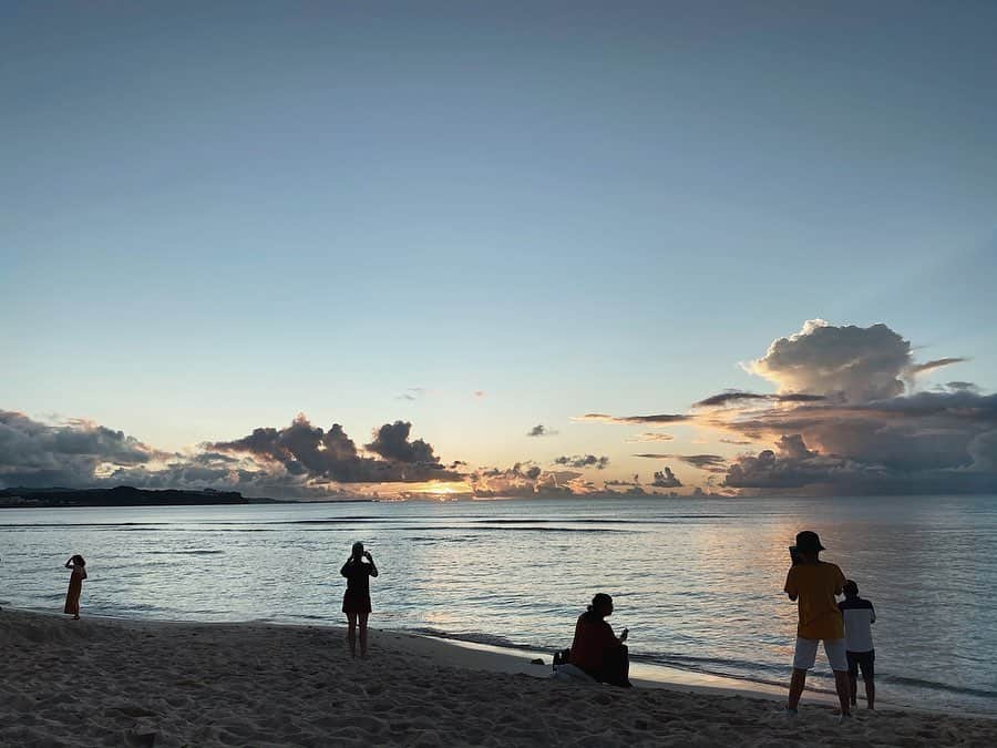 片山良平さんのインスタグラム写真 - (片山良平Instagram)「・ ・ ・ LONESS社員研修👏 無事帰国しました🙆‍♂️パワーチャージしたから明日から頑張るぞ😉 #loness #グアム #sunset #beach」11月13日 20時22分 - ryohei_katayama