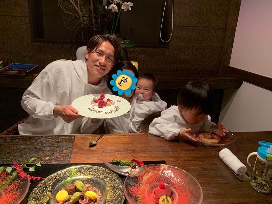 のインスタグラム：「#  １１月１３日 ２９歳になりました🎉  チームが連休だったので家族で温泉に行き 誕生日を一緒に過ごせました！  温泉と家族に癒されたので また明日から練習頑張ります💪  #誕生日 #11月13日 #良い膝の日 #良い膝の日生まれ #本人手術２回 #なんでやねん #みんなの膝がよくなりますように」