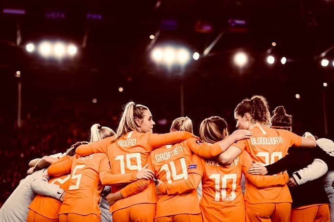 ジャッキー・グローネンのインスタグラム：「Wat een jaar.. bedankt voor alles @oranjeleeuwinnen 🧡 kan niet wachten op 2020」