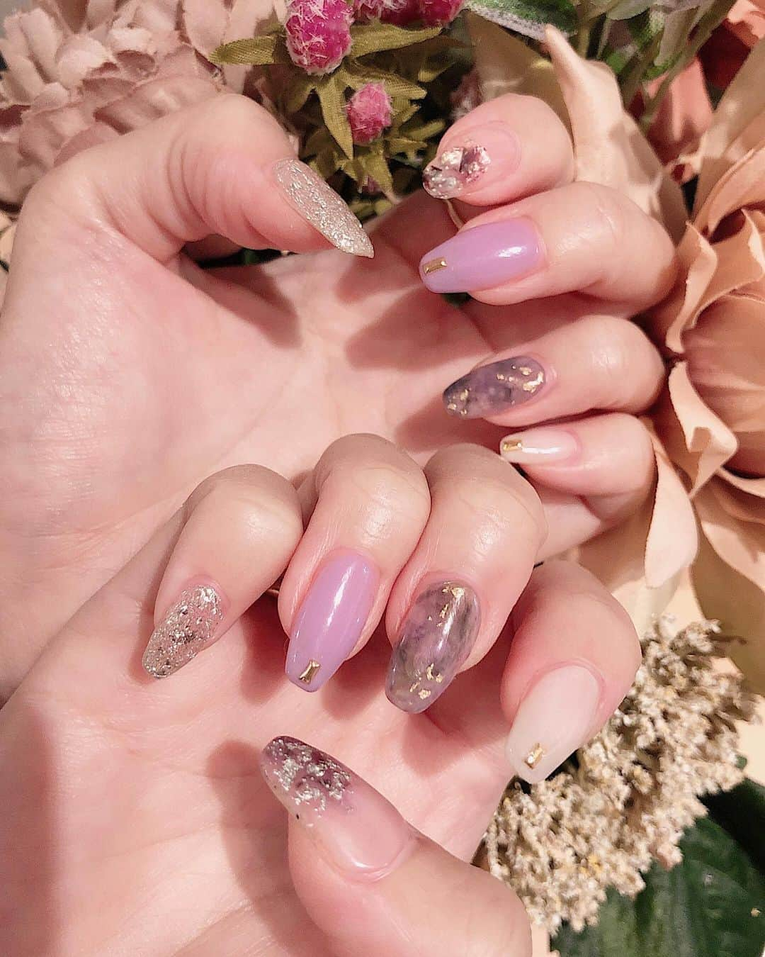 酒井桃子さんのインスタグラム写真 - (酒井桃子Instagram)「. 初めてのパープルnail🥀 やった事なかったけど色味が 可愛くてすごくお気に入り🥰 @emi_parkbytokyo さんは本当に 上手くてnailサロン悩まれてる方は 是非行ってみてほしい👏🏼✨ @parkbytokyo_ginza は 銀座一丁目駅から徒歩1分です👼🏻 #nail#parkbytokyo」11月13日 20時42分 - momoko_sakai31