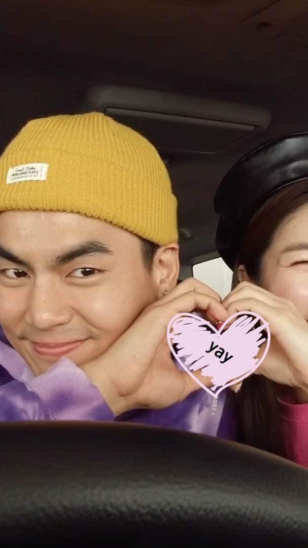 のインスタグラム：「ตอบรับคำท้า 👉🏻🚘 #DanceInCarChallenge มาจาก @gunnapat23 และ @marie_broenner เวลาอยู่ในรถ คุณทำอะไร ?  หนูชอบเปิดเพลงดังๆ แล้วชวนคนที่นั่งด้วยกันอย่าง @hunz_iph เต้นตาม แบบนี้ 555 แก้เครียดดีนะ 🥰🥰 @hunzgmemo  #hunzgmemo ตอนนี้กำลังชอบเพลงนี้ 🎼  #เธอล่ะเธอล่ะ จากพี่ว่าน @wan_soloist #ดีดนิ้วแล้วโยกตัวตามกับเพลงที่เราคุ้นเคย ⭐️ อย่าลืม ตามไปดู MV เค้าได้ที่ bit.ly/เธอล่ะเธอล่ะ . . #DanceInCarChallenge ชวนเพื่อนมาเต้นสนุกๆ ในรถกันดีกว่า 1.ถ่ายคลิปเต้นเพลง #เธอล่ะเธอล่ะ ในรถของคุณ 2.Post ลง FB หรือ  IG พร้อมบอกว่า ความสุขระหว่างการเดินทางของคุณและคนที่คุณรักคืออะไร แล้วส่งคำท้า Tag ให้เพื่อนอีก 5 คน อย่างนี้เลย @rusameekae @djtonhorm @djnui @dj_matoom @tukky66 และใส่ hashtag #เธอล่ะเธอล่ะ #TerraHappiness . . คลิปใครเด็ด มีสิทธิ์ได้ไปร่วมกิจกรรมพิเศษ Happiness Moment x Nissan Terra โชว์ลีลาของคุณกันมานะ 📌 กด Follow ไว้คอยติดตามกติกาเพิ่มเติมได้ที่ IG : @TerraHappiness . . 👉🏻 พวกเราขอส่งคำท้าไปหา #4โพดำ ♠️ @gamwichayanee @gunnapat23 @domejaruwat @tumidol_ts9 รวมพลังเต้น #เธอล่ะเธอล่ะ กันให้มันส์ๆ เลยนะ . . อย่าลืมกด subscribe ช่อง IPH OFFICIAL นะคะ เดี๋ยวจะมีคลิปน่ารักๆมาฝาก คริ」