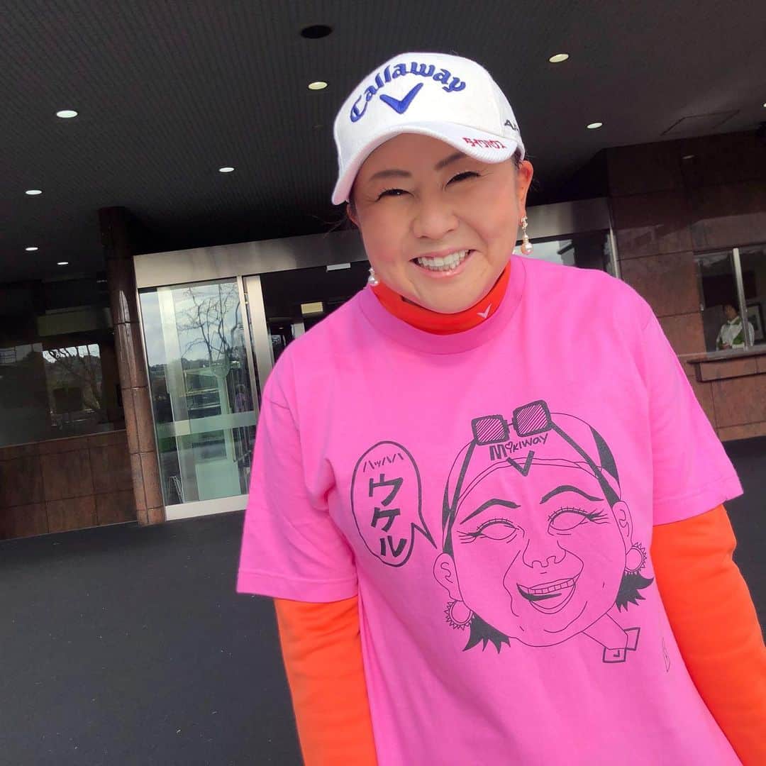 佐伯三貴さんのインスタグラム写真 - (佐伯三貴Instagram)「明日架からこんな素敵な誕生日サプライズが🥰❤️❤️❤️ 明日架画伯が私の似顔絵を描いてそれをTシャツにしてくれました😝💕💕 私の口癖の『ウケル』って言葉と共に🤣  最高のプレゼントをありがとう🎁💋 @asuka_____official  #明日架画伯 #ウケル #happysurprise #3150  万歳🙌笑」11月13日 21時01分 - threeprecious