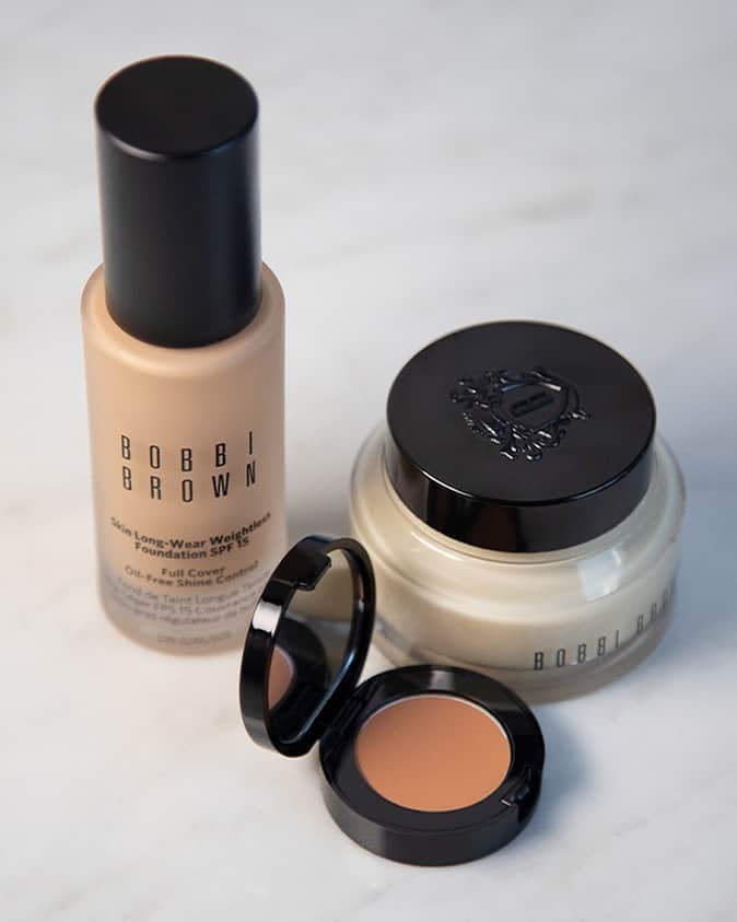 のインスタグラム：「Keep makeup simple with our signature skin routine that requires little to no touch-ups.  The Breakdown: Vitamin Enriched Face Base Corrector Skin Long-Wear Weightless Foundation SPF 15  #bobbibrown #thanksgiving #healthyskin #skinlongwear #love #yourlook #makeuptips #hydration #easymakeup」