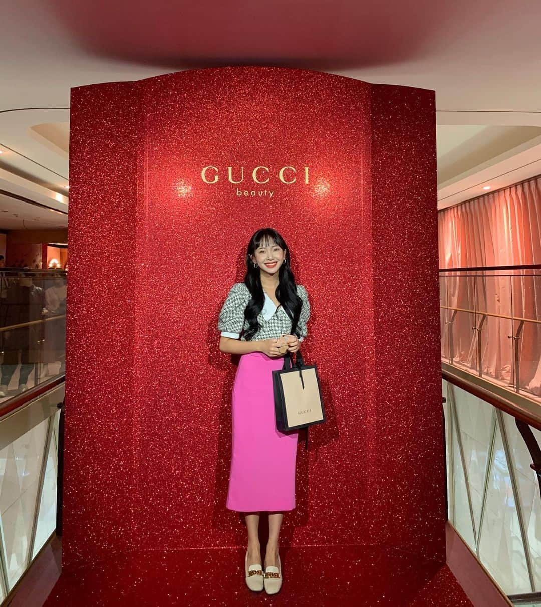 シン・ジインさんのインスタグラム写真 - (シン・ジインInstagram)「Luv Gucci🖤 립 컬러 너무 예뻐💕  #GucciBeauty #GucciBeautySeoul #롯데면세점 #AD」11月13日 21時23分 - sinji_in