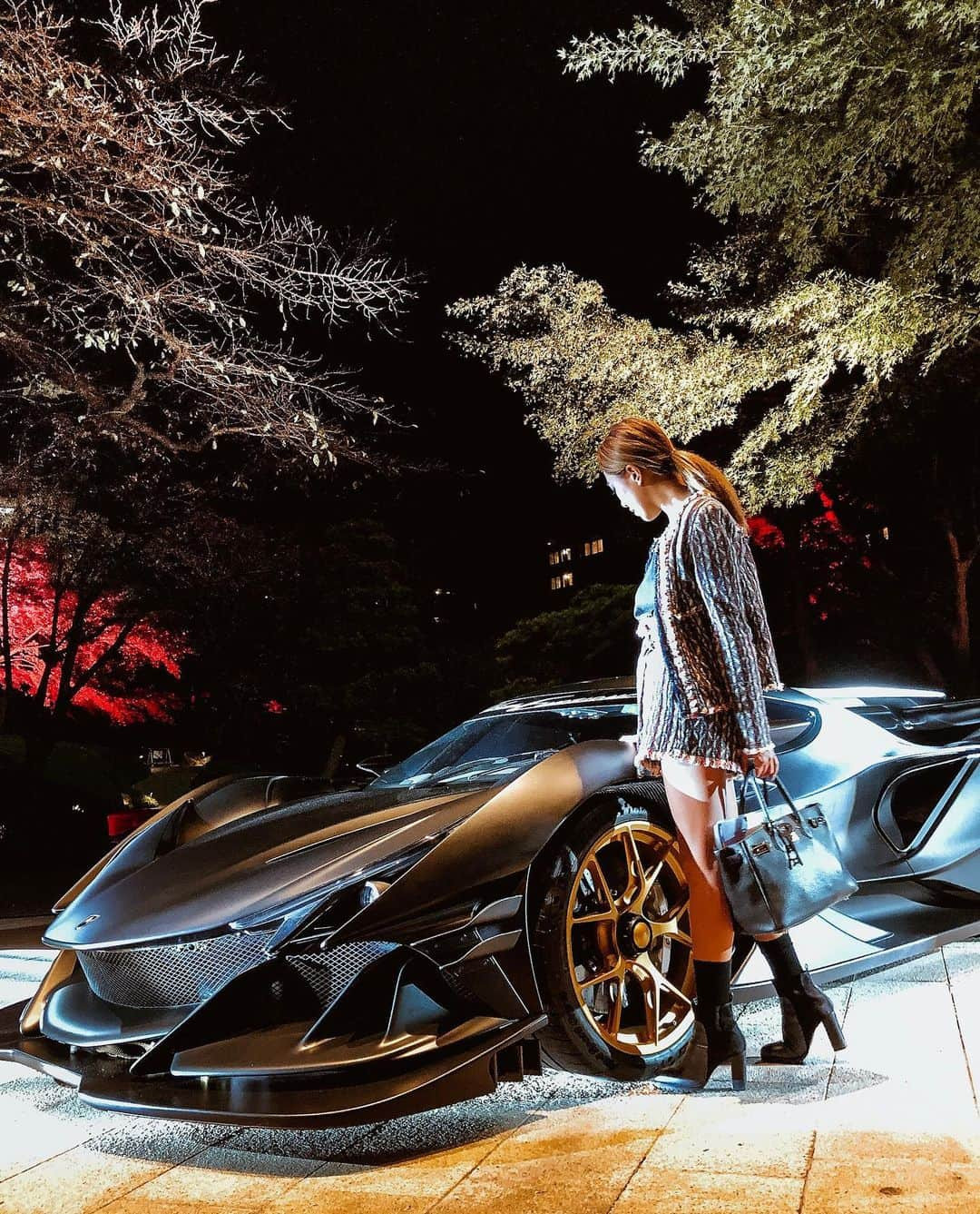 福井仁美さんのインスタグラム写真 - (福井仁美Instagram)「Apollo Automobil “Apollo IE” ────────────────────── カッコ良すぎる…😍スーパーカーフェチの私は鳥肌ものの新作発表パーティー‼︎ ・ 世界にはいろんなスーパーカーがあるけど、これは白紙の状態から作られたプロジェクトらしいの。 だからこんなに斬新で未来的！✨ ・ 馬力も凄くていつかこんな車を007並みに乗り回せる日が来ることを夢見て仕事頑張るモチベーション！ ・  #ApolloiE #apolloautomobil #PR #車好き　#スーパーカー」11月13日 21時34分 - hitton28