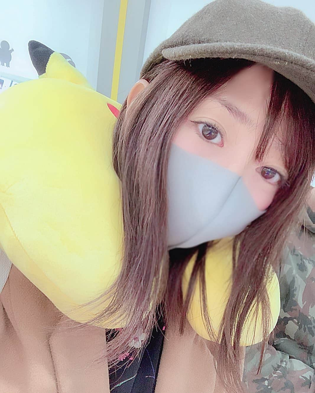 大貫彩香さんのインスタグラム写真 - (大貫彩香Instagram)「久々のオフでした 楽しかった ポケモン 可愛くって写真撮ってた 昔よりもキャラ物に弱くなりました クレープはホイップ抜き 最後まで買おうか悩んだ ポーチは、 やっぱ買っておけばよかったなぁ。。 お仕事頑張りましょ 家族とお買い物楽しかった✨  #pokemon #shopping」11月13日 22時03分 - sayaka_oonuki