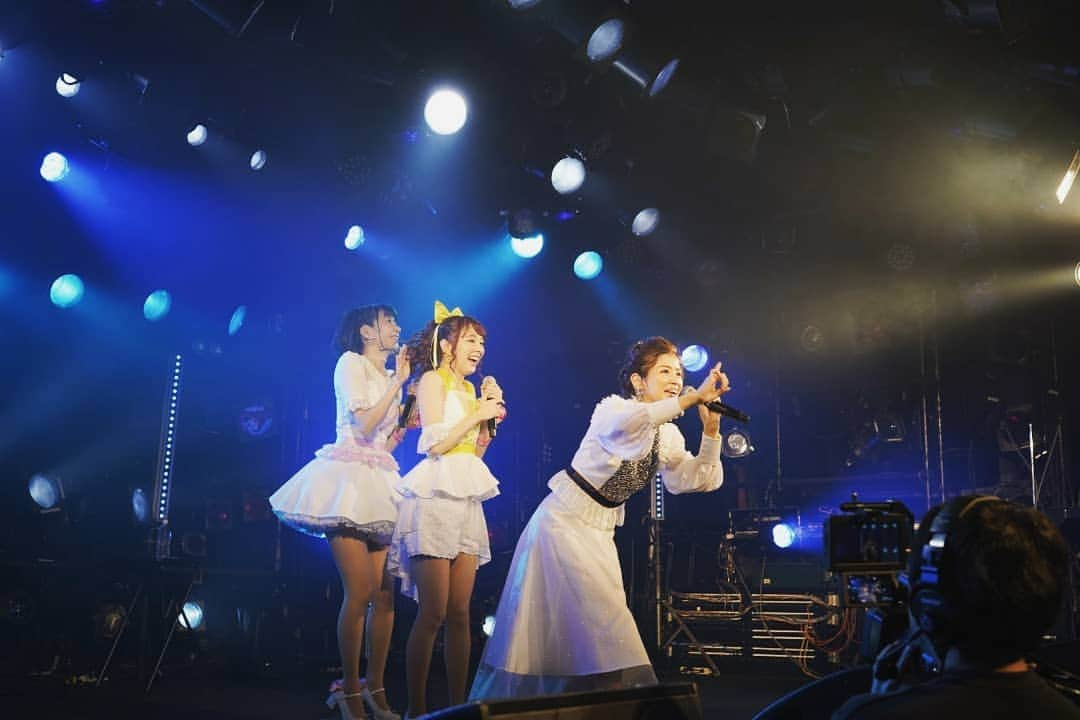 巴山萌菜さんのインスタグラム写真 - (巴山萌菜Instagram)「#W_A2019 #渋谷クラブクアトロ #ライブ写真 #オリジナルグッズ #再版中 #巴山萌菜 #遠藤瑠香 #未来みき #自主企画 #ワンマンライブ #オリジナル曲 #カバー曲 #アイカツ #aikatsu #みんなと繋がる #輪 #ドーナツ #プレゼントフォーユー #アニソン #シンガー #歌 #ライブ映像 #YouTube」11月13日 22時04分 - mona_tomoyama