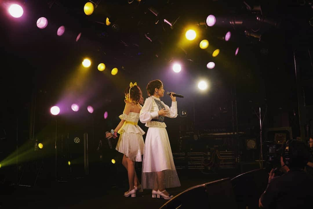 巴山萌菜さんのインスタグラム写真 - (巴山萌菜Instagram)「#W_A2019 #渋谷クラブクアトロ #ライブ写真 #オリジナルグッズ #再版中 #巴山萌菜 #遠藤瑠香 #未来みき #自主企画 #ワンマンライブ #オリジナル曲 #カバー曲 #アイカツ #aikatsu #みんなと繋がる #輪 #ドーナツ #プレゼントフォーユー #アニソン #シンガー #歌 #ライブ映像 #YouTube」11月13日 22時04分 - mona_tomoyama