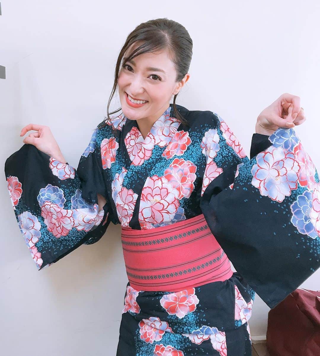 高橋麻美さんのインスタグラム写真 - (高橋麻美Instagram)「こないだの浴衣写真👘  もよこちゃんがたくさん撮ってくれたからあげてみる🌸  撮られるの下手😵😗 #pic#japanese#浴衣#event」11月13日 22時08分 - charmy421