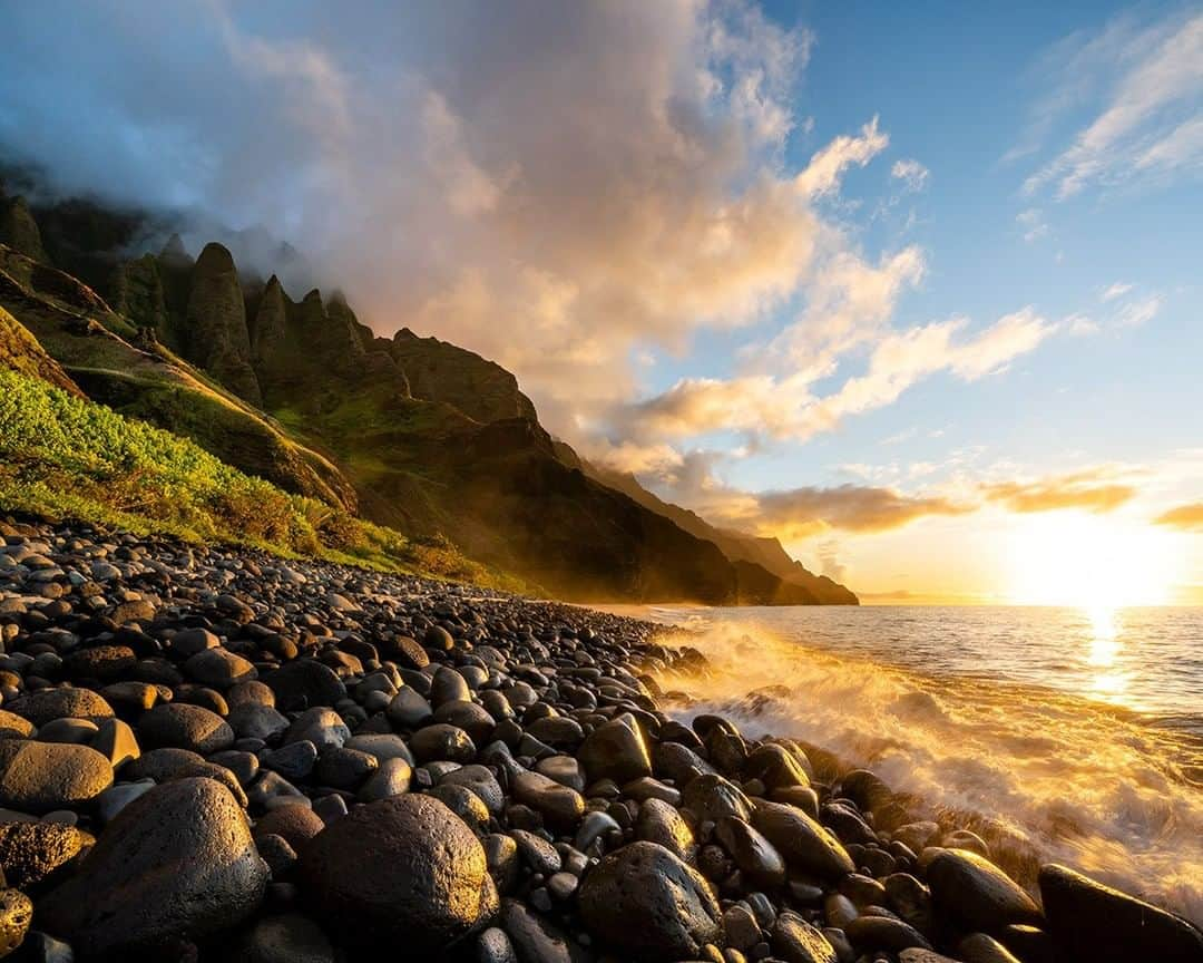 National Geographic Travelさんのインスタグラム写真 - (National Geographic TravelInstagram)「Photo by @stephen_matera | Waves crash on a rocky shore at sunset in Hawaii. The Hawaiian archipelago was formed by volcanic activity from an undersea magma source called the Hawaii hot spot. The chain of islands formed over millions of years, with the northwestern islands being the oldest and most eroded and the southeastern islands, including the island of Hawaii, being the youngest and most active volcanically.  Kilauea on the island of Hawaii famously erupted in May 2018, wiping out neighborhoods and towns. Lōihi Seamount is an active submarine volcano about 20 miles southeast of the island of Hawaii that geologists expect to rise above sea level between 10,000 and 100,000 years from now.  Follow me @stephen_matera for more images like this from Hawaii and around the world. #hawaii #erosion #coast #sunset #volcano」11月13日 22時08分 - natgeotravel