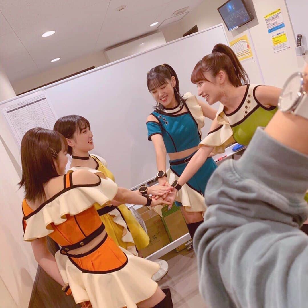 山木梨沙のインスタグラム：「. 魔法少女アニメの後半パートにありそうな構図 . . #実際にあるかはわからないけど #country_girls #山木梨沙 #森戸知沙希 #小関舞 #船木結」