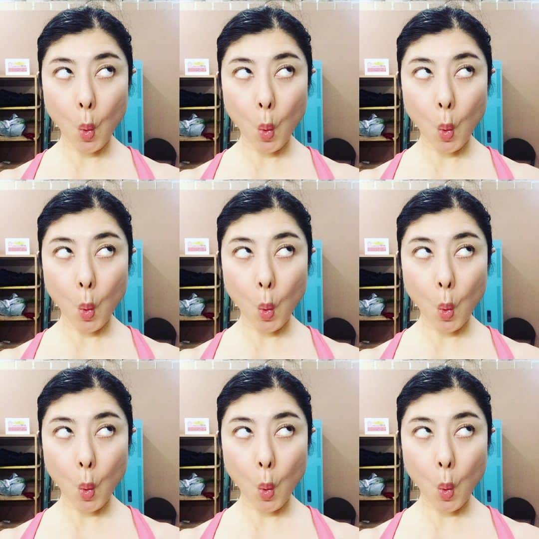 間々田佳子のインスタグラム：「顔もストレッチが必要ですよ❣️ #間々田佳子 #ほうれい線ケア」