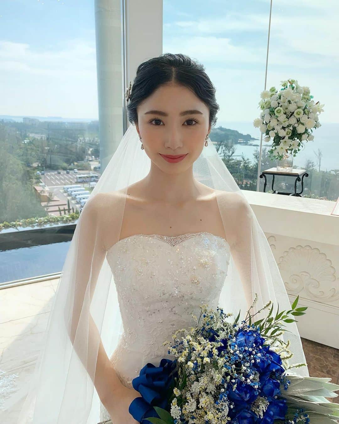 西村円花のインスタグラム：「💍💍💍 ・ ・ ・ お仕事でたくさん素敵なドレス着れるの嬉しい💋 沖縄もう一回行きたいな〜🐬✨ #wedding #weddingdress #model #shooting」
