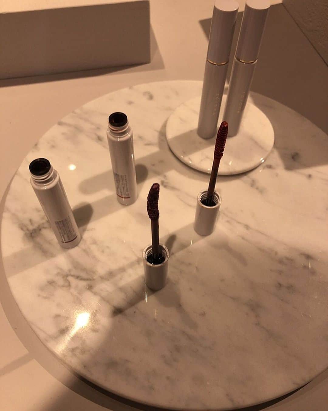 Shioneさんのインスタグラム写真 - (ShioneInstagram)「今日は @toonecosmetics さんのS/Sコレクションのイベントへ💐❤︎ ㅤㅤㅤㅤㅤㅤㅤㅤㅤㅤㅤㅤㅤ ずーっと気になってたブランドだからワクワクしっぱなしだった💐 ㅤㅤㅤㅤㅤㅤㅤㅤㅤㅤㅤㅤㅤ ㅤㅤㅤㅤㅤㅤㅤㅤㅤㅤㅤㅤㅤ 2枚目のアイシャドウが1番惹かれた🥰 説明してくださったお姉さんもオレンジを使っててすごく可愛かった、、、🧡 ㅤㅤㅤㅤㅤㅤㅤㅤㅤㅤㅤㅤㅤ 春もめちゃくちゃ楽しみ💗🌼 ㅤㅤㅤㅤㅤㅤㅤㅤㅤㅤㅤㅤㅤ  #instagram  #me  #japan  #メイク  #YouTube  #cosmetics #love #me #makeup  #fashion #バラ #love #花 #toone #ss #春コスメ #オーガニックコスメ #イベント」11月13日 22時36分 - shione__1101