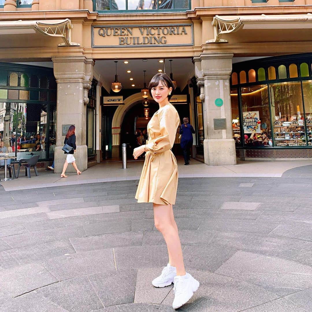 兒玉遥さんのインスタグラム写真 - (兒玉遥Instagram)「シドニーのQVB（Queen Victoria Building ）に行きました！﻿ ﻿ この建物すごく可愛かったです。﻿ 歩いてると映画の世界にいるような感覚でした☺️﻿ 毎日通いたい…﻿ ﻿ シドニーの街はベージュが貴重になっている建物が多いからチェック柄や赤を着たら映えるな！！と思いました❤️﻿ ﻿ ですが私は、ベージュのワンピを選んでしまいました😂﻿ シドニーの街と同化ファッション😂笑﻿ ﻿ お洋服タグ付け🏷してます。﻿ ﻿ I went to the QVB in sydney.﻿ ﻿ The building is really cute.﻿ I felt like I was in the movie when I was walking☺️﻿ I want to go there everyday...﻿ ﻿ I found there are many beige color using in city of Sydney. But I didnt know it.﻿ ﻿ My dress is assimilated with the city of Sydney😂lol﻿ ﻿ So I want to choose red and checkered clothes next time❤️﻿ ﻿  #australia  #オーストラリア #シドニー #sydney﻿ #シドニー旅行 #qvb #georgestreet #ジョージストリート #はるかの服 #旅るっぴ」11月13日 22時37分 - haruka_kodama919