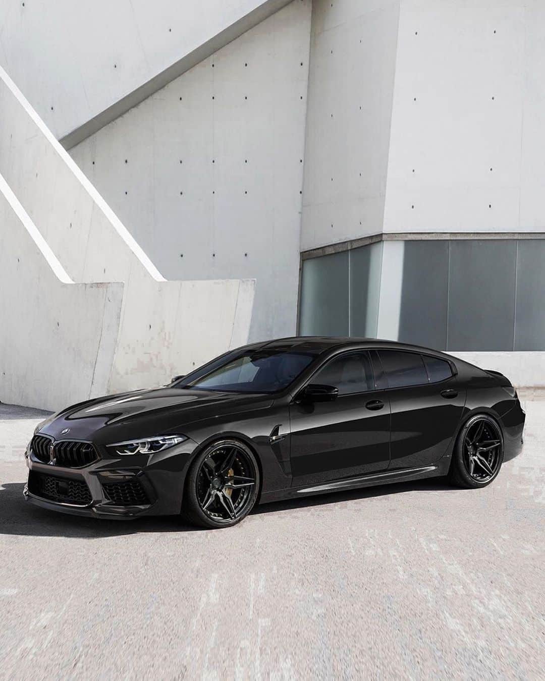 CARLiFESTYLEさんのインスタグラム写真 - (CARLiFESTYLEInstagram)「2020 BMW M8 Gran Coupe in all black! What do you guys think? Photo @zperformancewheels #carlifestyle #BMW #M8GranCoupe」11月13日 22時57分 - carlifestyle