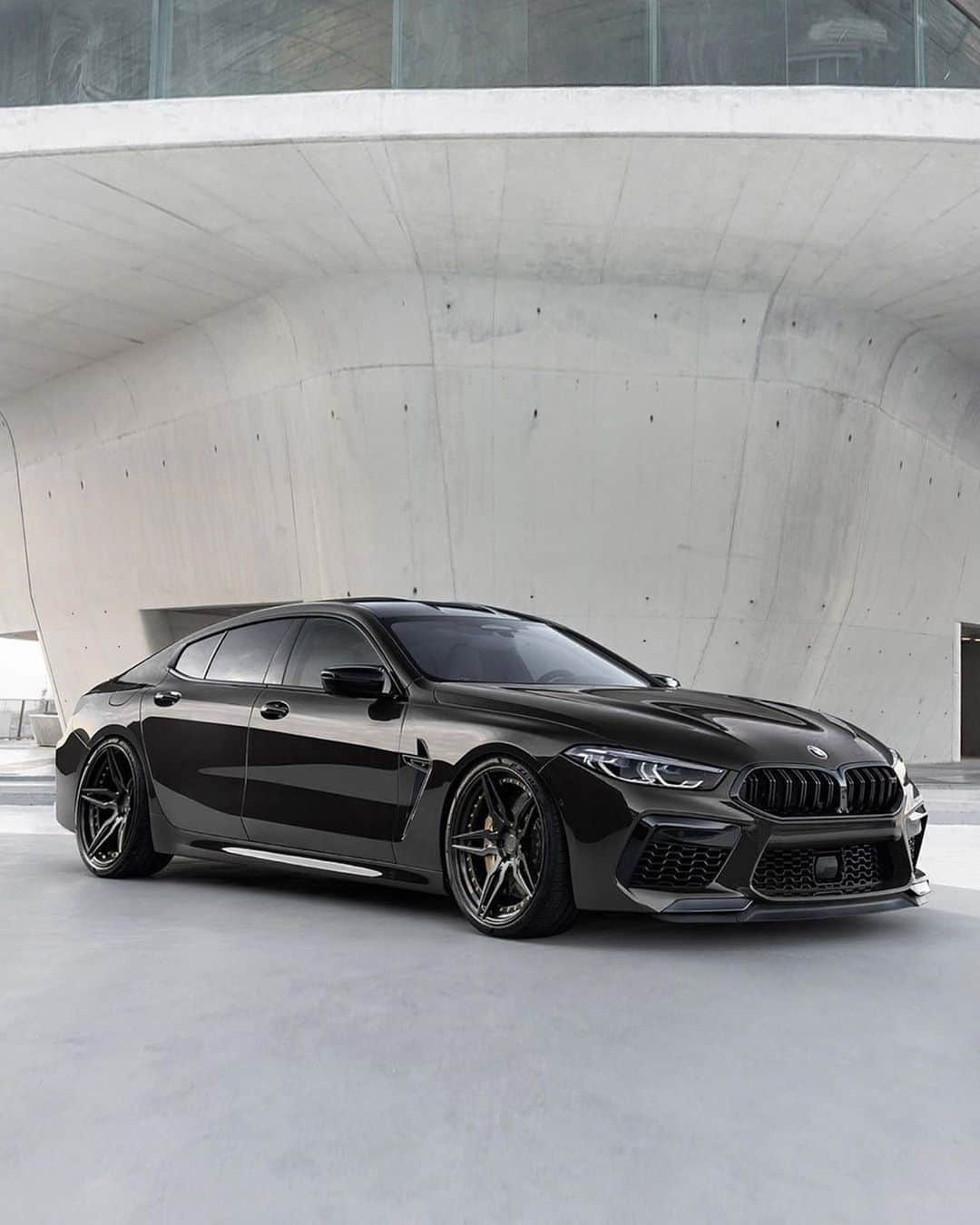 CARLiFESTYLEさんのインスタグラム写真 - (CARLiFESTYLEInstagram)「2020 BMW M8 Gran Coupe in all black! What do you guys think? Photo @zperformancewheels #carlifestyle #BMW #M8GranCoupe」11月13日 22時57分 - carlifestyle