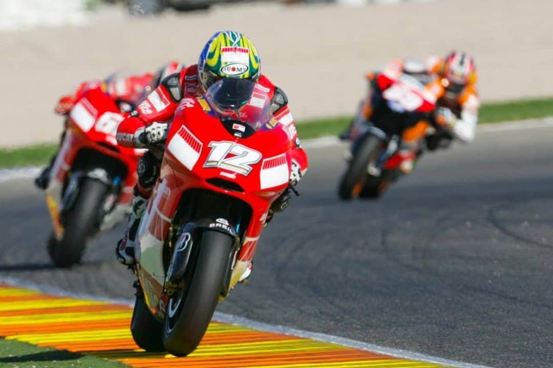 MotoGPさんのインスタグラム写真 - (MotoGPInstagram)「Did you know...Ducati have taken three #MotoGP wins in Valencia with three different riders! 🏆🏆🏆 // @baylisstic21 (2006), @official_cs27 (2008) and @andreadovizioso (2018) 💪 #ValenciaGP #MotoGPStats #Motorsport #Motorcycle #Racing」11月13日 22時49分 - motogp