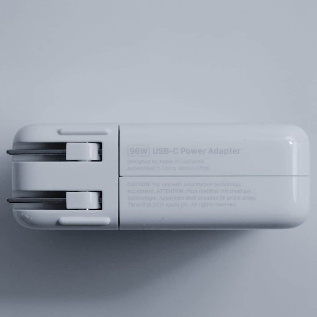 松村太郎さんのインスタグラム写真 - (松村太郎Instagram)「96W Power Charger for #MacBookPro 16-inch.」11月13日 23時04分 - taromatsumura
