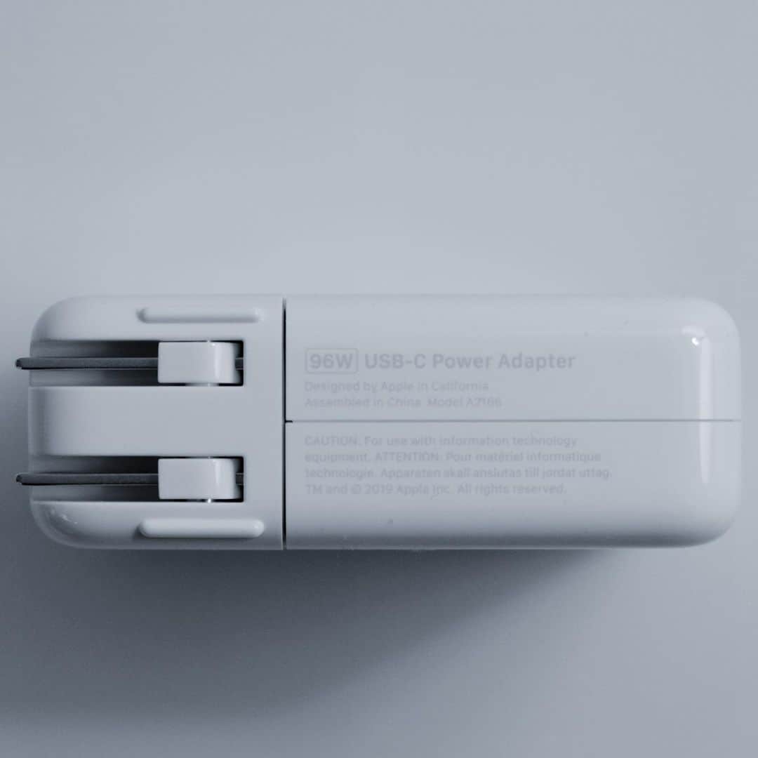 松村太郎のインスタグラム：「96W Power Charger for #MacBookPro 16-inch.」