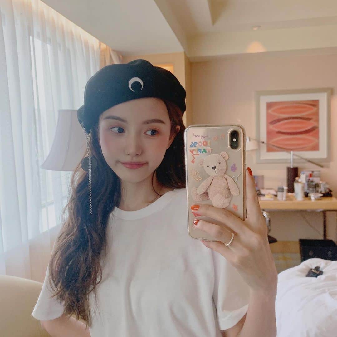 リン・シャオザイのインスタグラム：「😎」