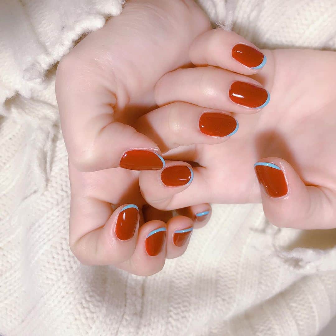 なかやまちえこのインスタグラム：「Bordeaux💫 #nail #nails #nailart #ネイル #美甲 #ネイルアート  #clou #nagel #ongle #ongles #unghia #japanesenailart #manucure #네일 #젤네일 #네일아트 #네일리스트 #japanesenails #manicurist #gelnails #أظافر #フレンチネイル #細フレンチ #frenchnails #silentsiren #ひなんちゅ」