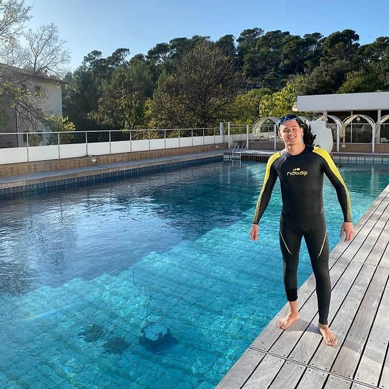 フロリアン・トヴァンのインスタグラム：「Reconversion professionnelle en attendant de retrouver le terrain 😅🏊🏻‍♂️ #Reeducation #FlorianManaudou 💦」