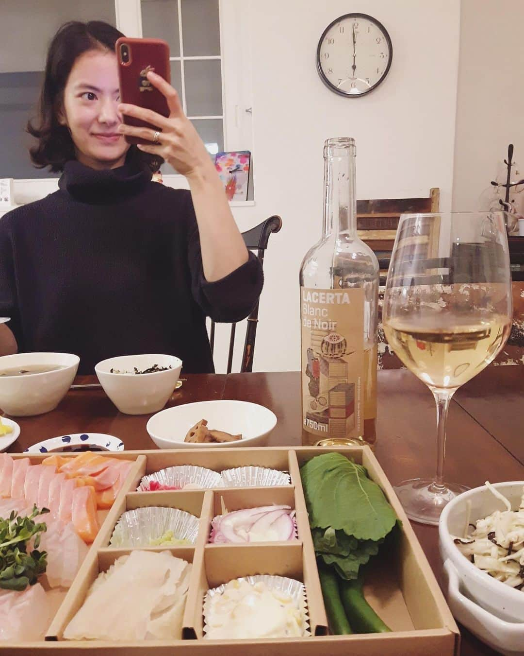 秋葉里枝さんのインスタグラム写真 - (秋葉里枝Instagram)「맛있는 음식과 와인 그리고 즐거운 수다 🐰 美味しい料理とワイン そして 楽しいおしゃべり🐨」11月13日 23時18分 - rie_akiba