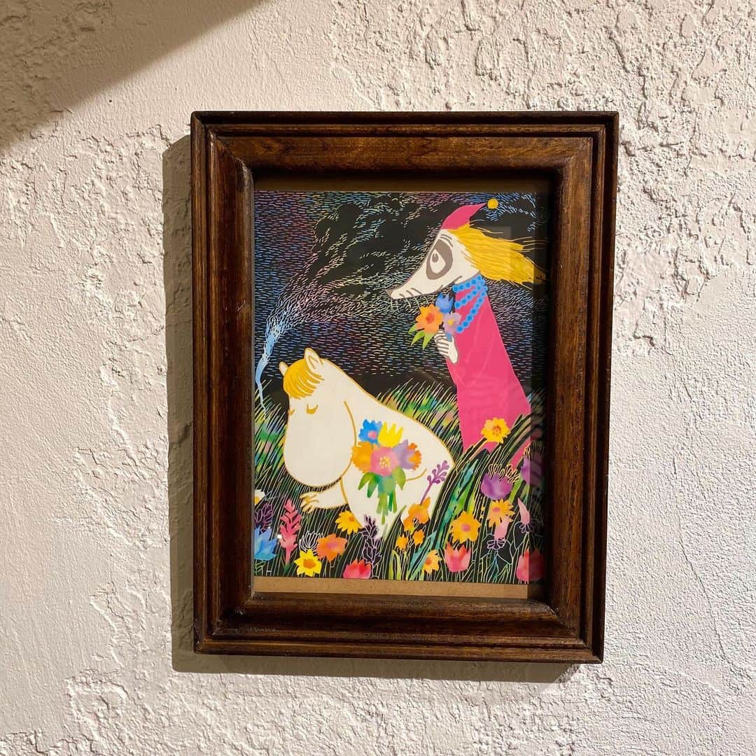 学研のスクラッチアートさんのインスタグラム写真 - (学研のスクラッチアートInstagram)「ムーミンのA4サイズスクラッチアート『ムーミン谷の物語 〜トーベ・ヤンソンの世界〜』は、ムーミン童話の挿絵をそのままスクラッチアートに仕上げました。トーベの繊細なアートをなぞりながら自分で完成させると、思わず額縁に飾りたくなる素敵さです。😍. #スクラッチアート　 #学研のスクラッチアート #大人のためのヒーリングスクラッチアート #ヒーリングスクラッチアート #ムーミン #ムーミン谷の物語 #トーべ・ヤンソンの世界 #MOOMIN #お絵かき #お絵描き #ムーミン童話 #イラスト #リラックス #リラクゼーション #ヒーリング #小説の挿絵 #アート #絵 #ママ #親子あそび #遊び #スクラッチ #scratchart」11月13日 23時25分 - gakken_scratch.art