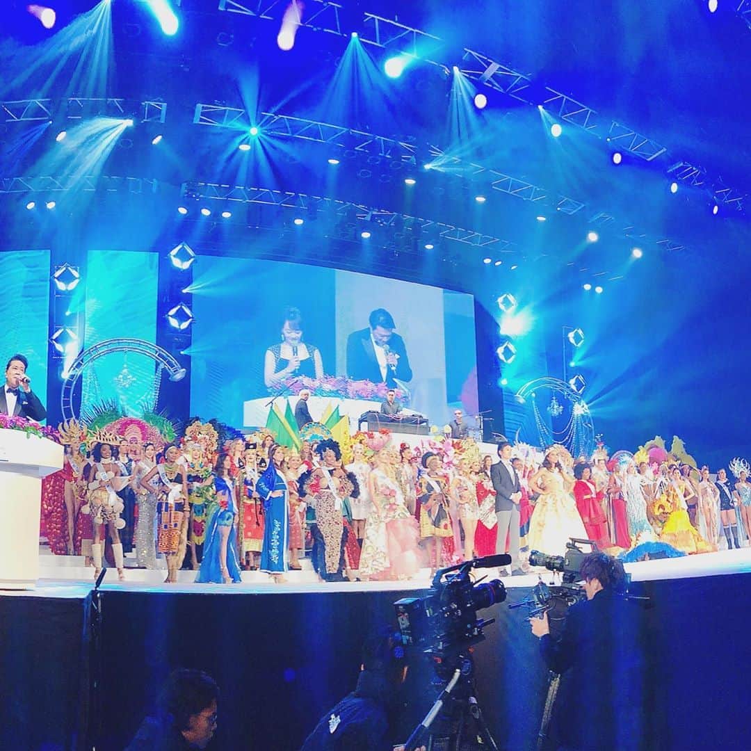 櫻井麻美さんのインスタグラム写真 - (櫻井麻美Instagram)「#2019年度ミスインターナショナル世界大会 をOG仲間と観に行ってきました🤗 ・ 優勝したのはタイのスィリートン・リアラワット#sireethornleearamwat 👑25歳の薬剤師さんです💊 ・ 日本代表の岡田朋峰さん、1年間本当にお疲れ様でした✨これからの活躍がとっても楽しみです💕 ・ ・ #missinternational  #ミスインターナショナル2019  #世界大会 #2019 #japan」11月13日 23時26分 - mamiosakurai
