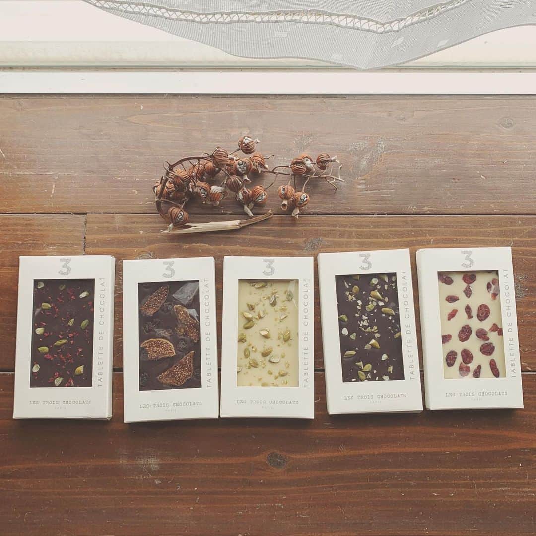 福本幸子さんのインスタグラム写真 - (福本幸子Instagram)「見よ、この美しいチョコレート達を。福岡でしか手に入らない#チョコレートショップ の#チョコレート。旅先で美味しいチョコレートに出会った時は決まって大人買い♡ My new favorite #chocolate from @chocolate_shop_1942 #fukuoka」11月13日 23時26分 - okinawajudy