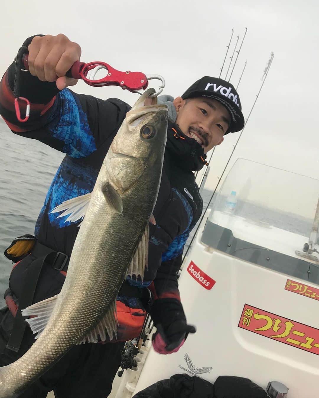 宮田和幸さんのインスタグラム写真 - (宮田和幸Instagram)「いつもの林遊船さんで出船！ サワラは撃沈しましたがシーバスは85cmget 芦田はイカ🦑釣りました。湾奥にイカいるんですね…。 #bravegym #fishing #釣り #サワラ #シーバス #林遊船」11月13日 23時41分 - miyata.hercules
