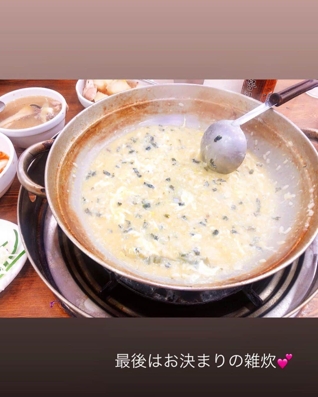 小澤名代さんのインスタグラム写真 - (小澤名代Instagram)「韓国料理で1番好きなタッカンマリ🍖 大学生の時、調べまくって見つけた名店。 それから色んなところでタッカンマリ食べたけどここのタレと雑炊が1番美味しい💕 そして、鶏がプリップリ✨ シメは絶対雑炊にしてください！ 韓国海苔が効いてて激うまですよ💕  孔陵タッカンマリ 新村店 コンヌンタッカンマリ シンチョンジョム / 공릉닭한마리 신촌점  #コンヌンタッカンマリ #新村店 #タッカンマリ #韓国グルメ #韓国海苔 #韓国料理 #1番美味しいタッカンマリ認定 #雑炊も最高 #韓国フード #美味 #韓国旅行 #グルメの旅」11月13日 23時47分 - ozawanayo