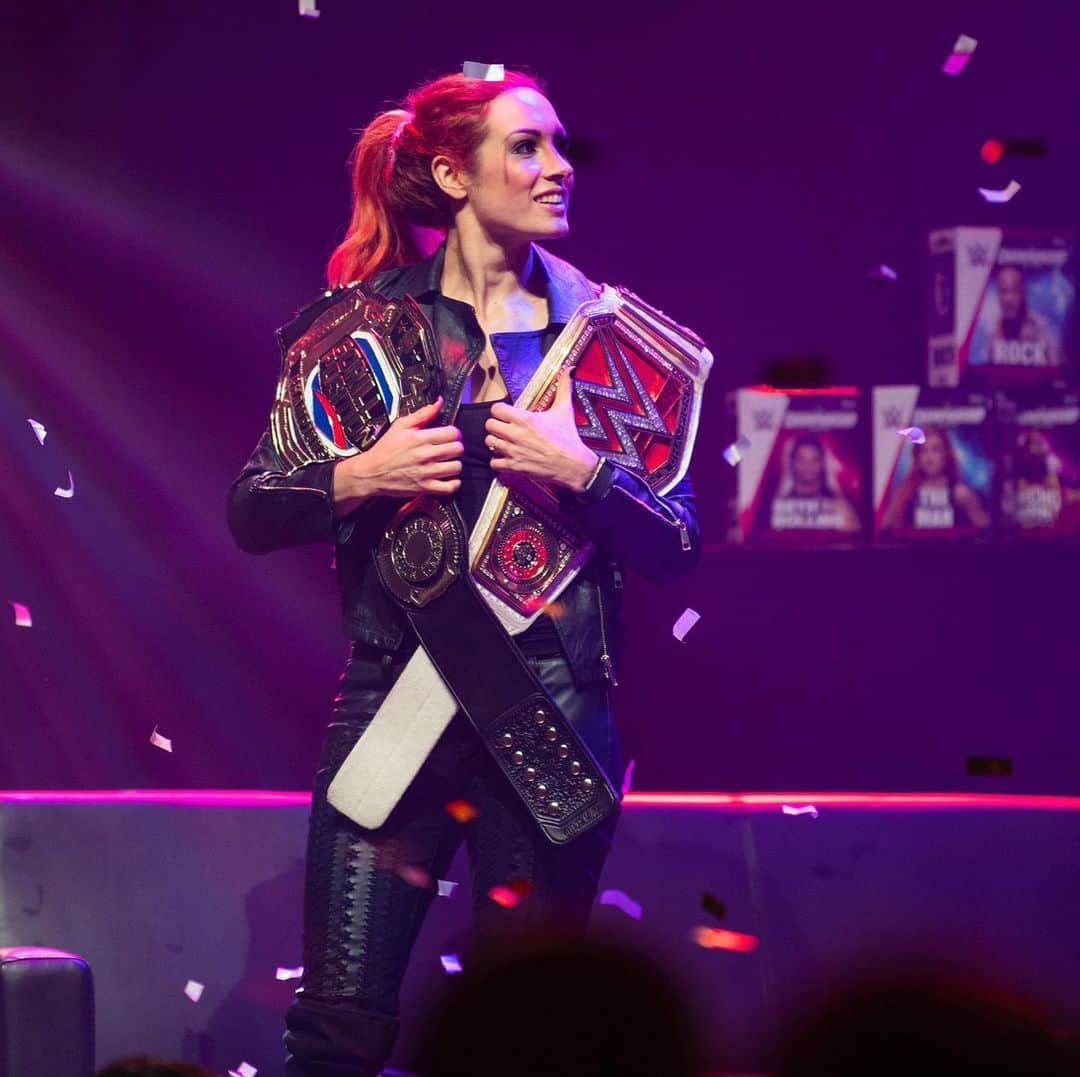 レベッカ・ノックスのインスタグラム：「Becky2Belts @wwegp @timmsy」