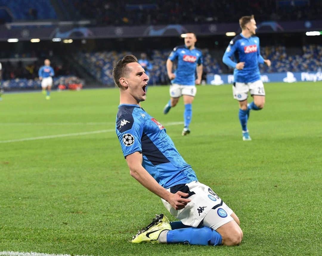 アルカディウシュ・ミリクのインスタグラム：「E’ stata una notte bellissima ⚽⚽⚽ Ora però testa al Campionato. Dobbiamo recuperare tutto quello che è nuostr...😉forza Napoli ! #forzanapolisempre #championsleague #seriaA」