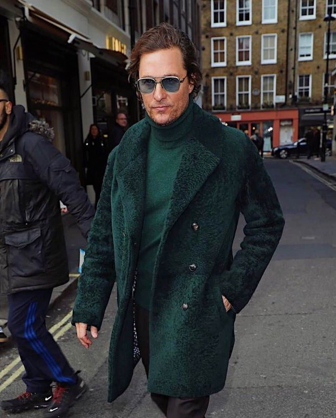 マシュー・マコノヒーさんのインスタグラム写真 - (マシュー・マコノヒーInstagram)「goin green in London」12月13日 3時35分 - officiallymcconaughey