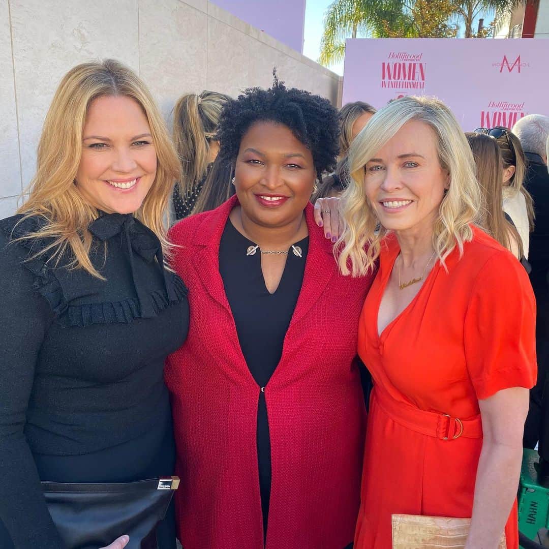 メアリー・マコーマックのインスタグラム：「Yesterday, at the #womeninentertainment brunch, i got to spend time with these two smarties: @chelseahandler and @staceyabrams. Stacey has started an organization to fight voter suppression and re-register the hundreds of thousands of voters illegally kicked off registries across the country.  Go to follow @FairFightAction to learn about and help with this fight. Every single vote should count.  Make it a fair fight!」
