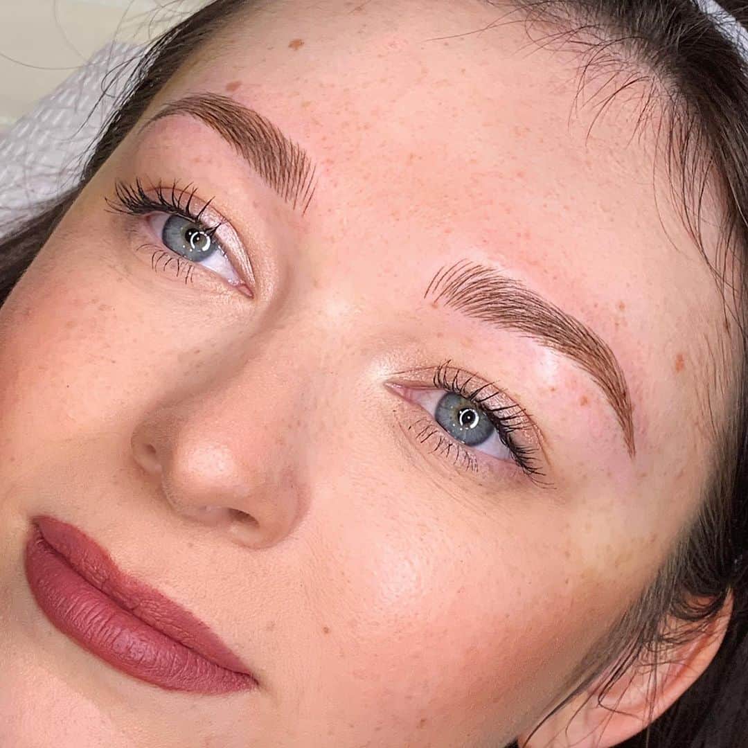 Haley Wightさんのインスタグラム写真 - (Haley WightInstagram)「LOOK at these brows 🤤  Call the studio (971)337-5401 or visit our website studiomeraki.net to schedule an appointment! . . @studiomerakipdx #microblading #cosmetictattoo #brows #eyebrows #portland #oregon #microbladedeyebrows #microbladed #meraki #ombrebrows #microblade #portlandmicroblade #portlandmicroblading #oregonmicroblade #oregonmicroblading」12月13日 3時51分 - cosmobyhaley